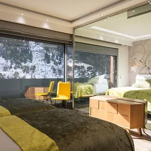 The Mirror & Luxury El Tarter