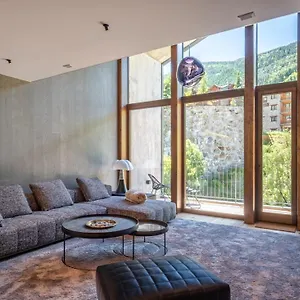 Isard Penthouse & Apartment